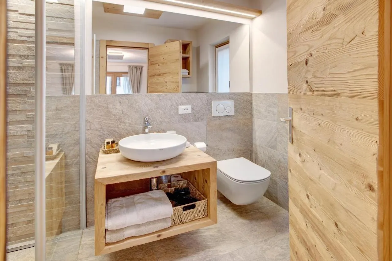 Apartment Casa Al Rin Ski Bike And Wellness Isolaccia Italy